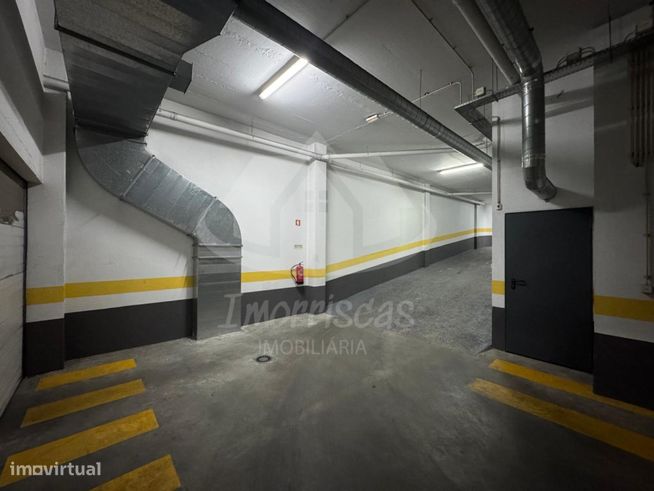 Apartamento T3 com garagem no Parque das Oliveiras, Camarate-29