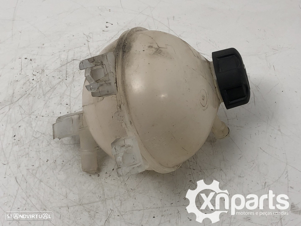 Vaso de expansão Usado CITROЁN C4 CACTUS 1.2 THP 110 | 09.14 -  REF. 98007772800... - 2