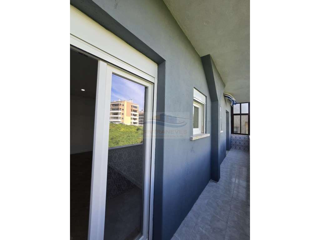 T3 Junto á Urbanização Vila Chã, com 2 WCS e Varandas - Totalmente ...-36