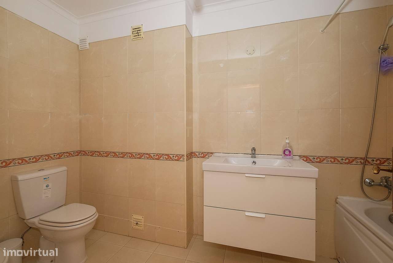 Apartamento T3 luminoso na Parede com varandas, garagem e arrecadação-8