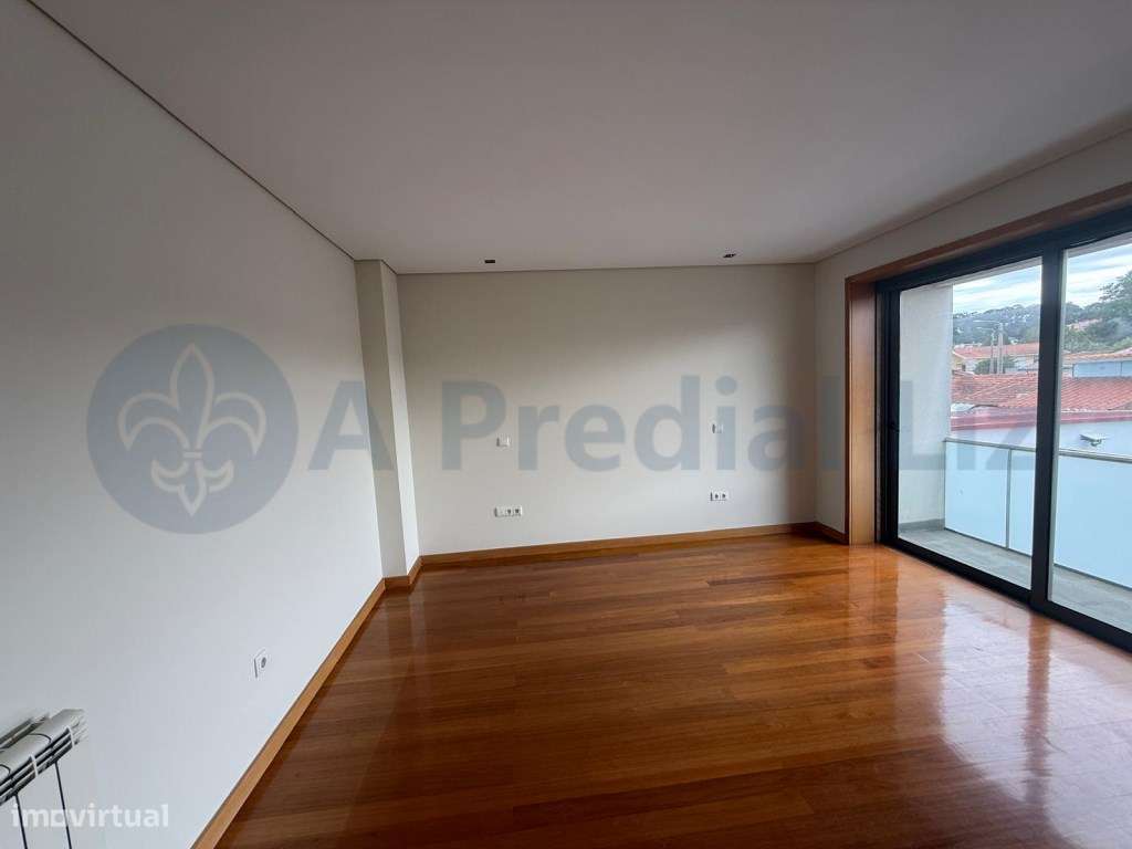 Moradia V3 com Jardim, Terraço e Garagem para 3 Carros | Arcozelo-22