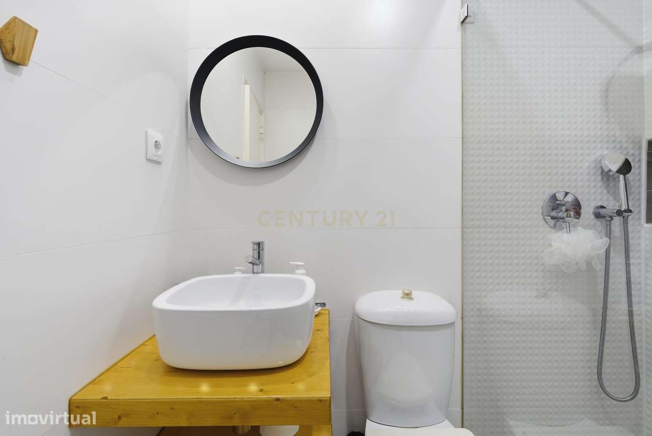 Apartamento T2 Totalmente Renovado com Estacionamento-14