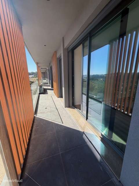 T2 em suítes, Varanda de 35,59 m² e Box para 2 Viaturas | Oeiras Golf-20