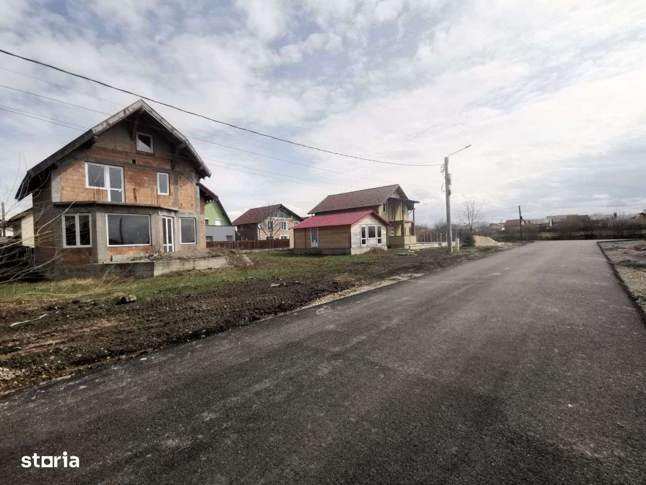 Casa la rosu in Harman - Imagine principală: 1/8