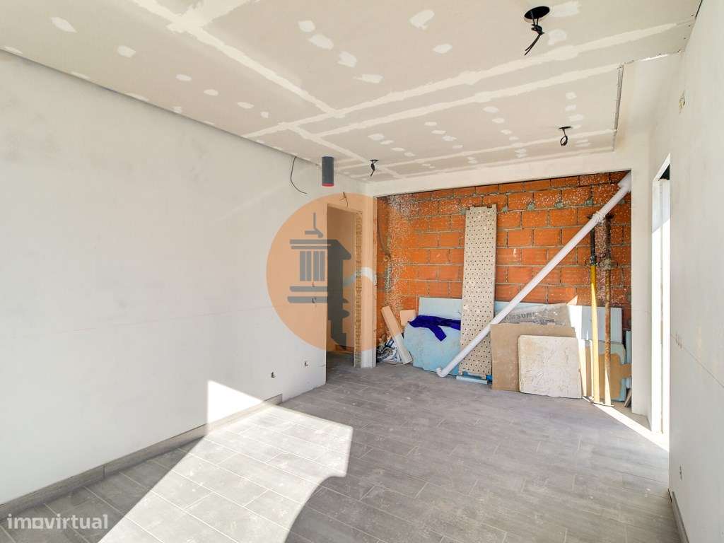 Moradia Isolada V4 com Piscina em Construção-21