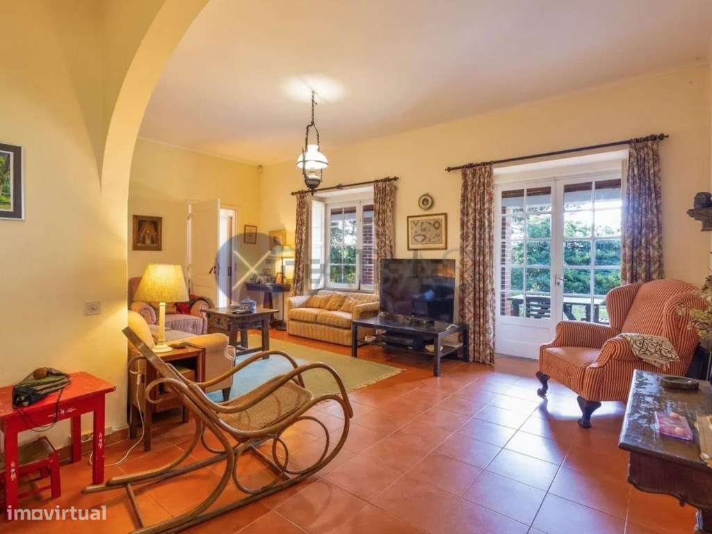 Moradia para obras totais para uma construção máxima de 554 m2, T6 ...-9