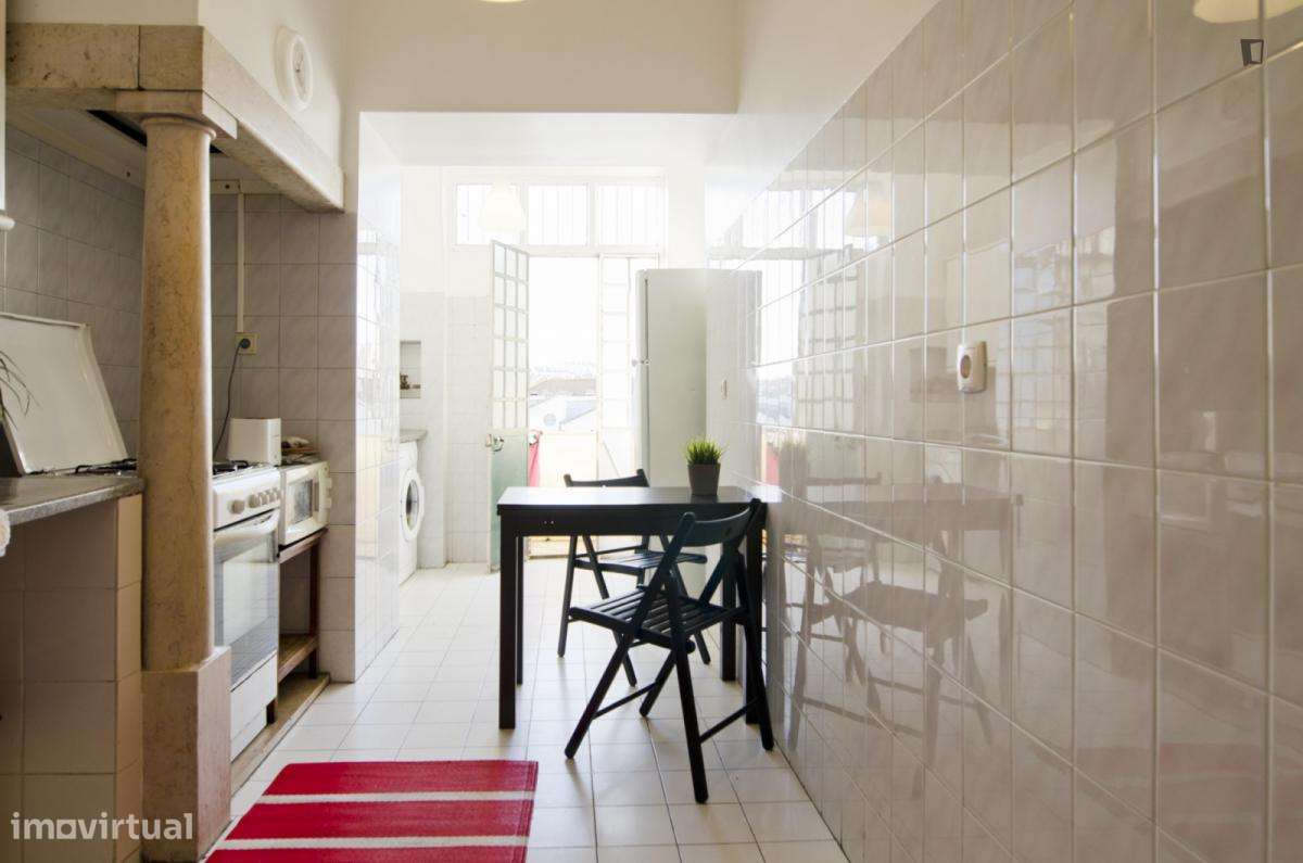 Quarto - localizado em Intendente Lisbon - Grande imagem: 4/12