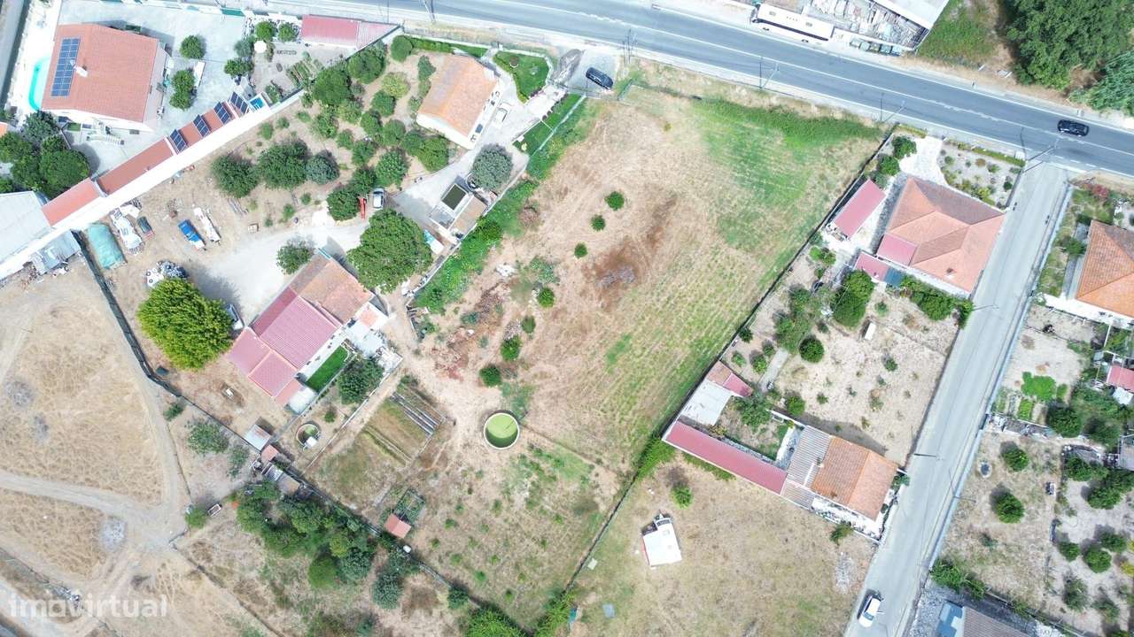Terreno Urbano de 2406 m2 em Santo António da Charneca-8