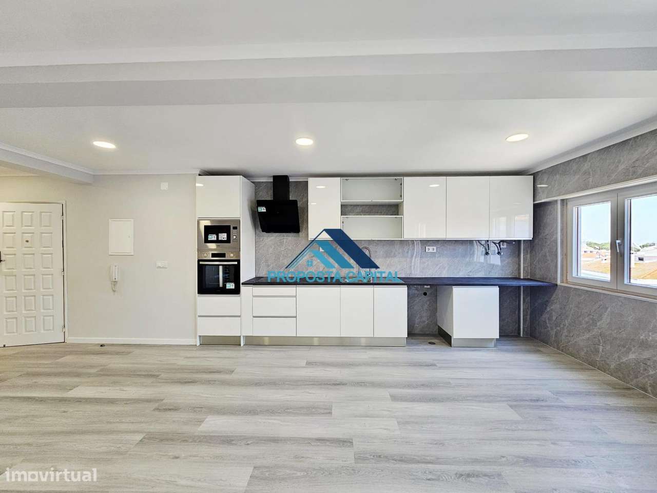 APARTAMENTO T4 REMODELADO CENTRO AMORA-12