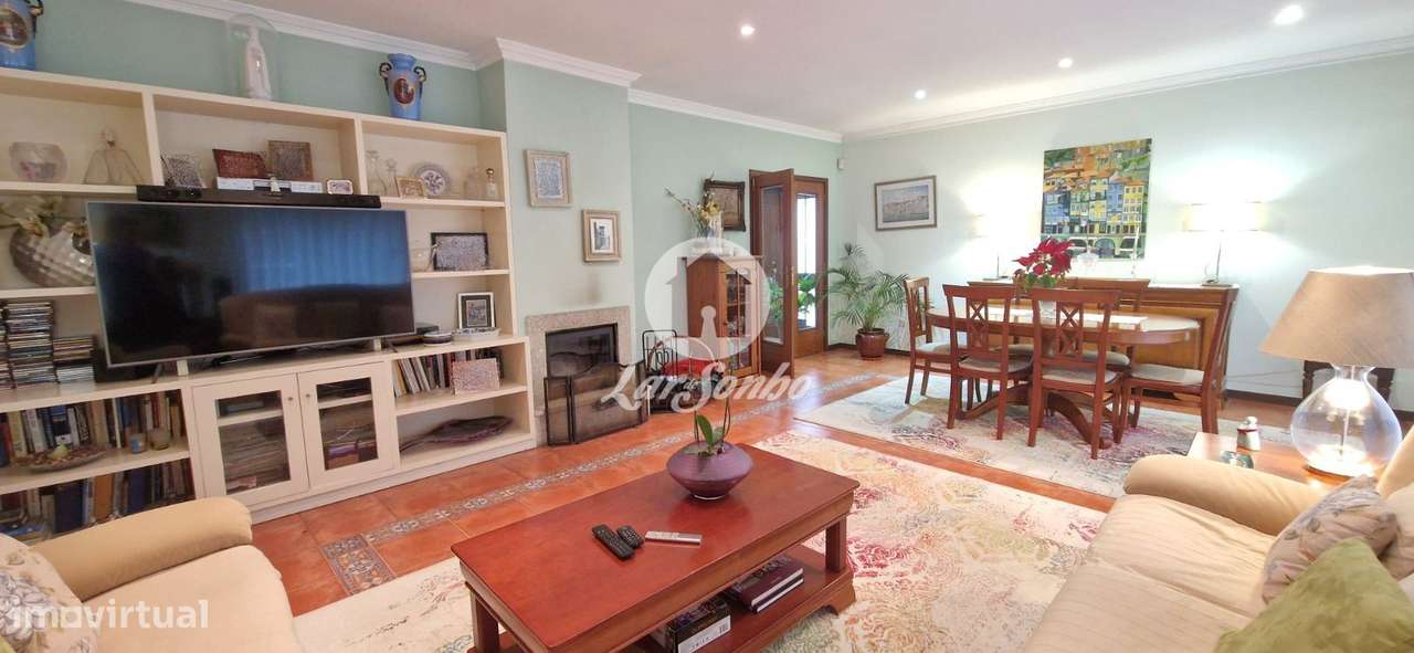 Moradia Espaçosa T4 com Jardim, Churrasqueira e Estacionamento para... - Grande imagem: 5/28