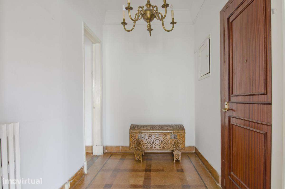 Quarto - localizado em Alameda Lisbon - Grande imagem: 2/8