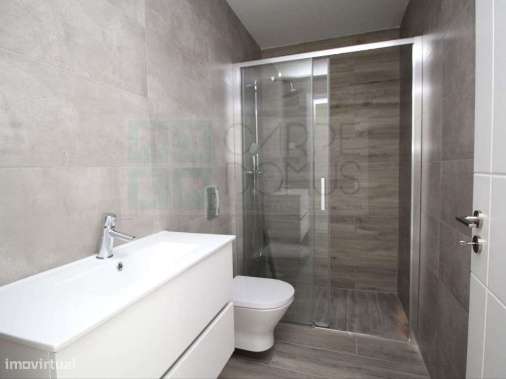 Moradia T2+1 Moderna com Terraços e Estacionamento.-17