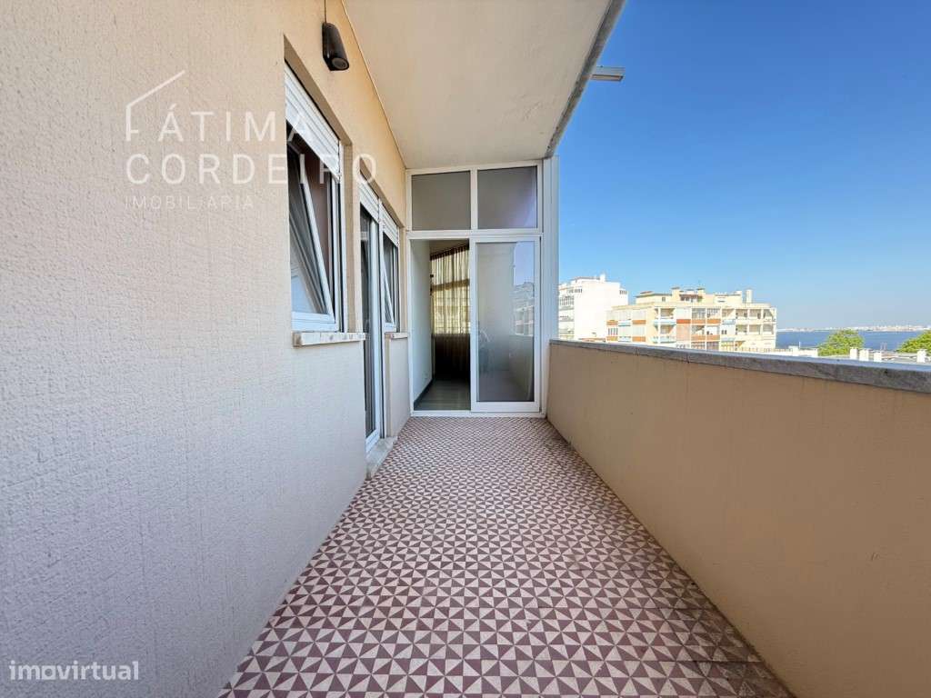 T2 remodelado, localizado no coração da Praça Gil Vicente-7