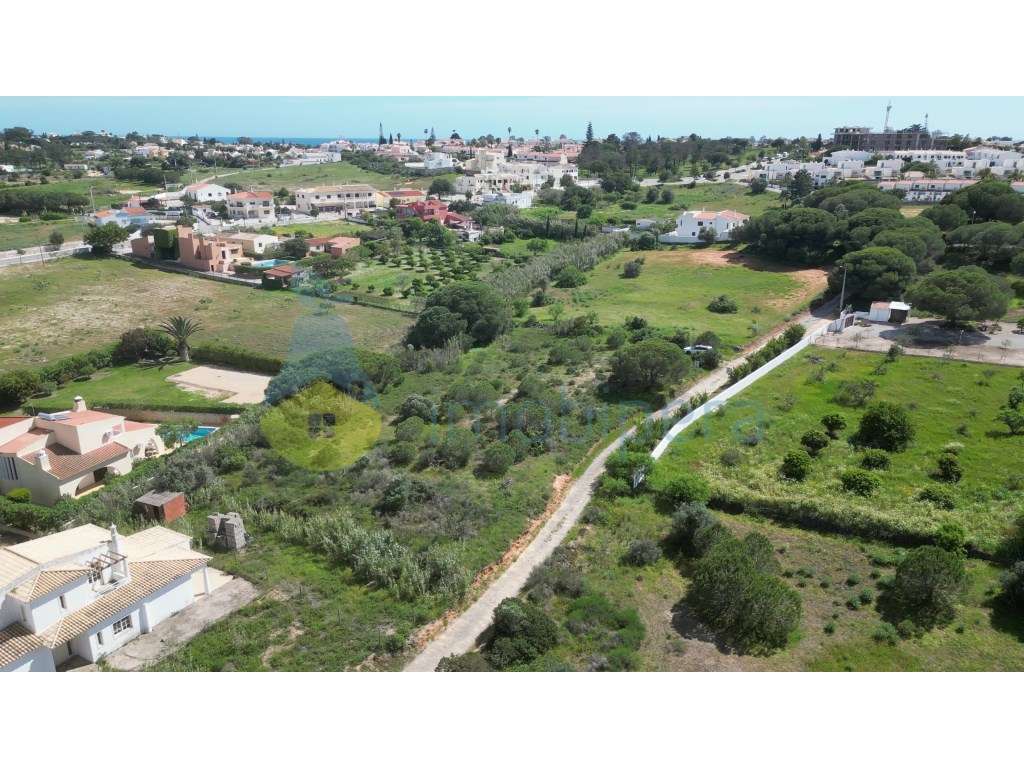 Terreno Rústico em Sesmarias, Albufeira com 3.110m2 situado a 1,3km... - Grande imagem: 2/4