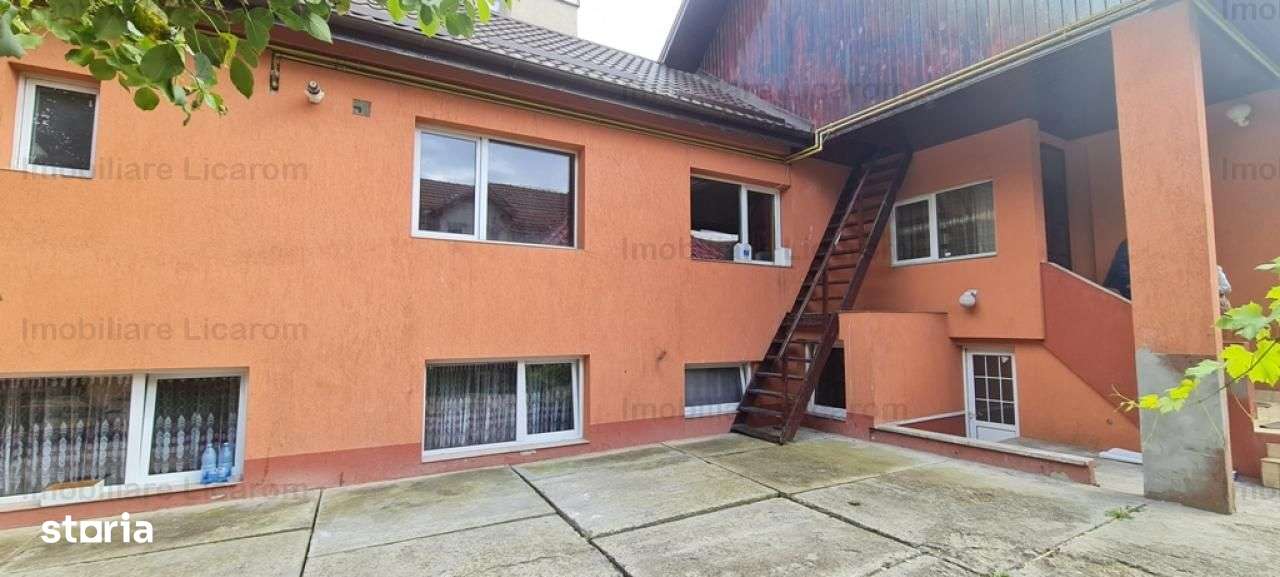 Casa individuala cu 2 apartamente, 6 camere,teren 403 mp,ASTRA.-0
