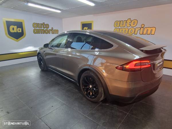 Tesla Model X 90D - 9