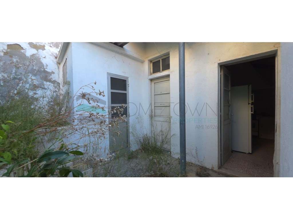 Moradia T3 - Tavira no centro histórico, por recuperar-19