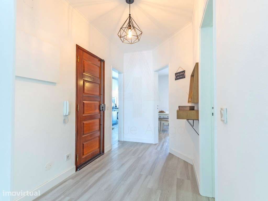 EXCLUSIVO | Apartamento T2 renovado com lugar de garagem em Castelo... - Grande imagem: 4/27