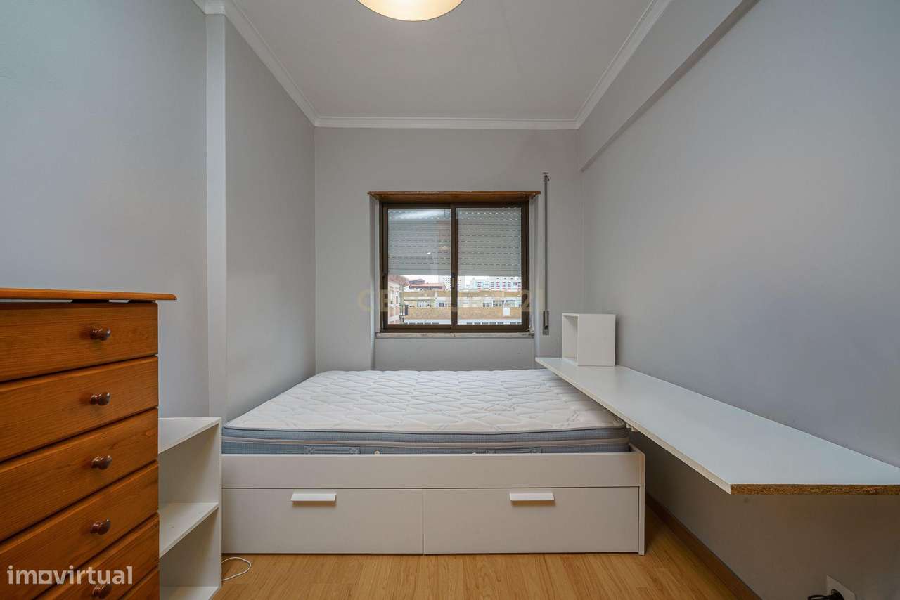 Apartamento T4 Transformado em T3 situado no bairro do Montalvão -Setú-23