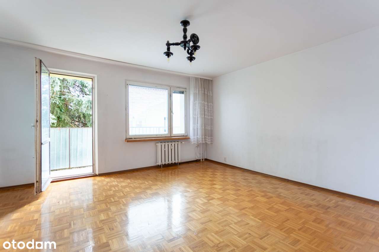 Trzypokojowe mieszkanie z balkonem na Piekarach-1