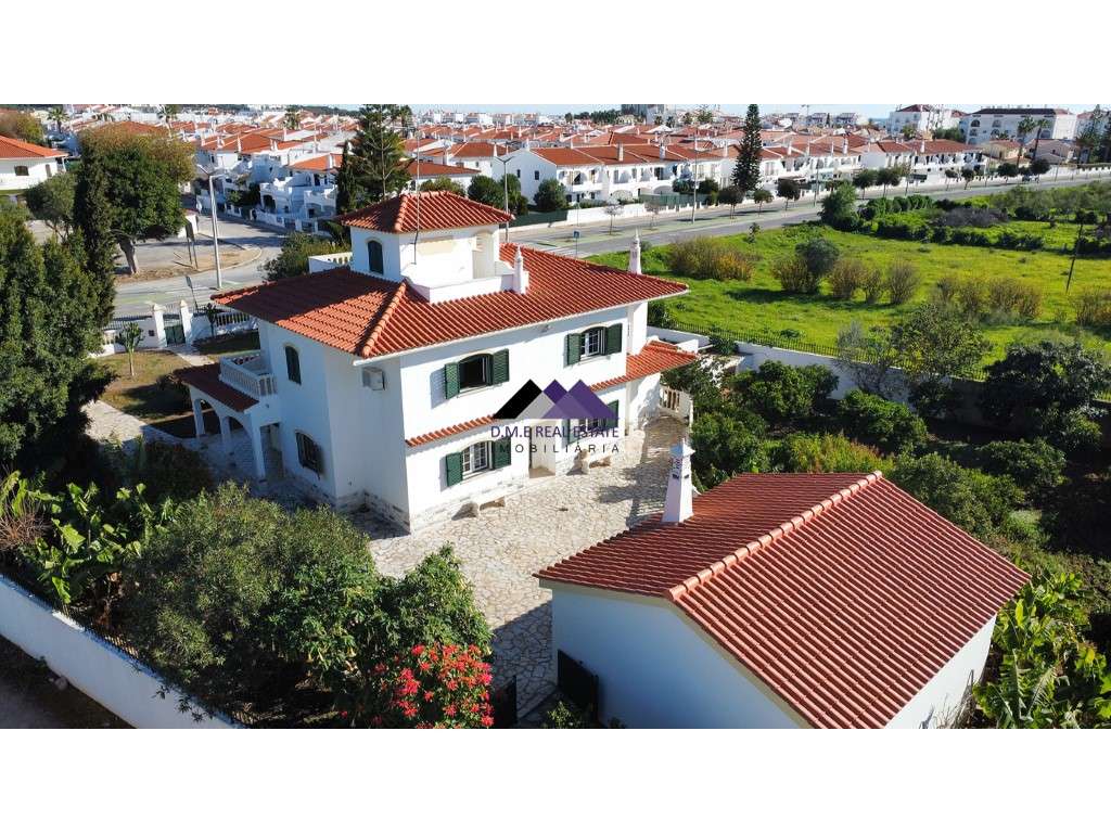 Moradia T3 c/ Piscina e Garagem-18