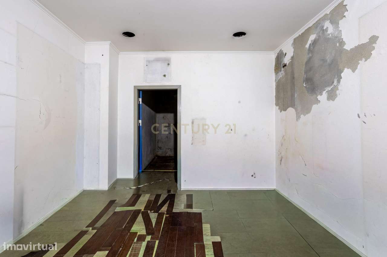 Moradia T2 para renovação no Centro do Montijo - Grande imagem: 4/24