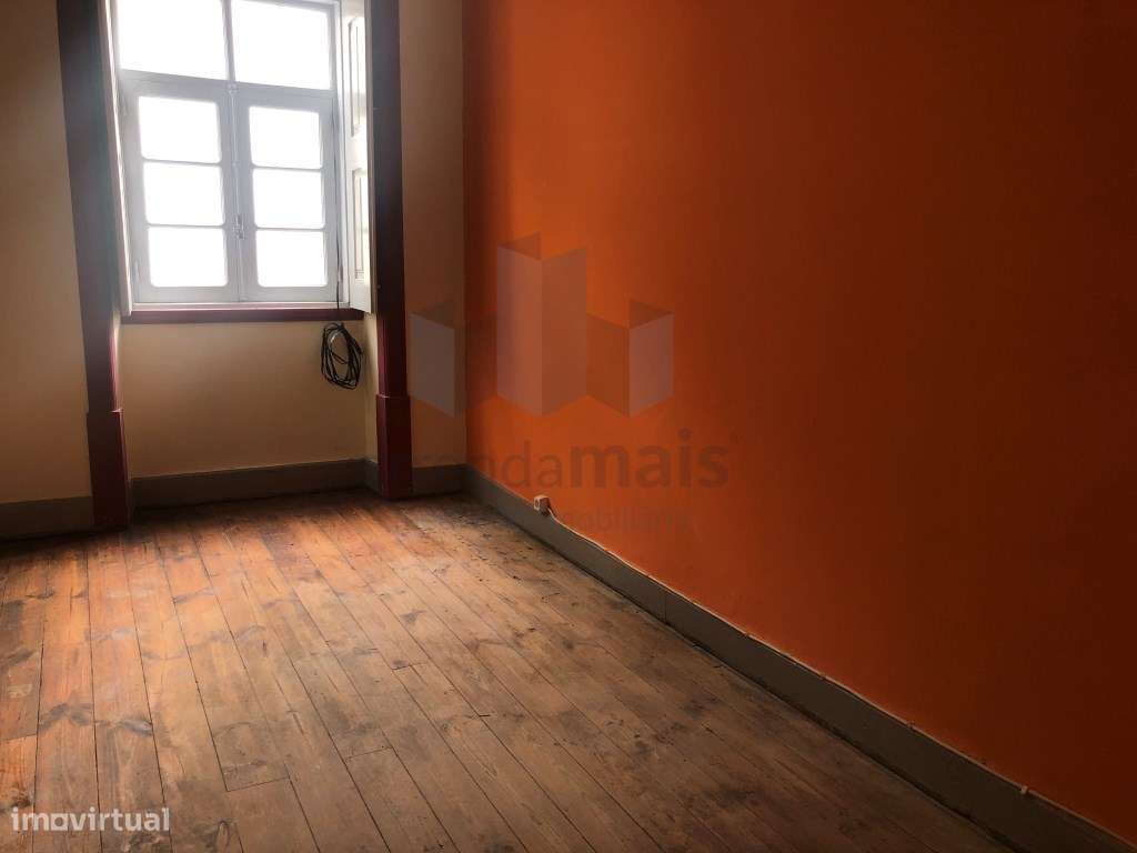 Vende-se Prédio numa das principais ruas da Baixa de Coimbra para r...-7