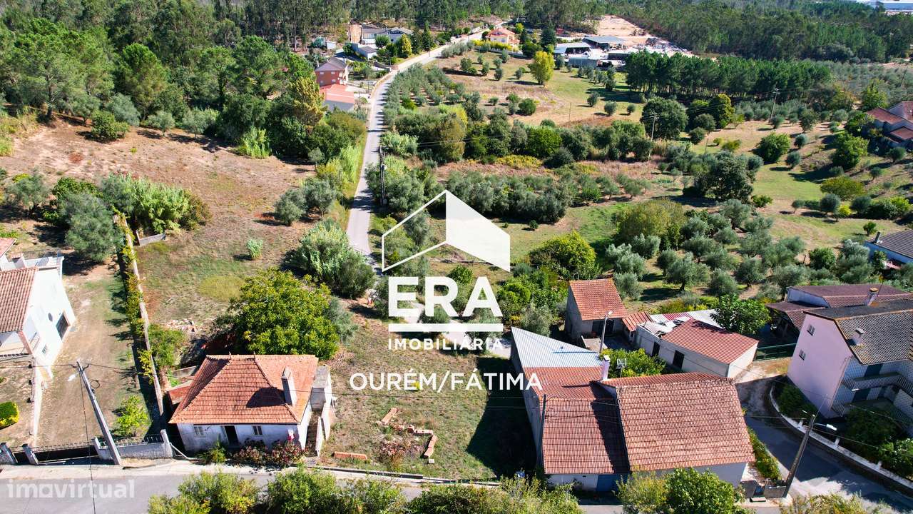 Moradia T2 para reconstrução no Olival-16