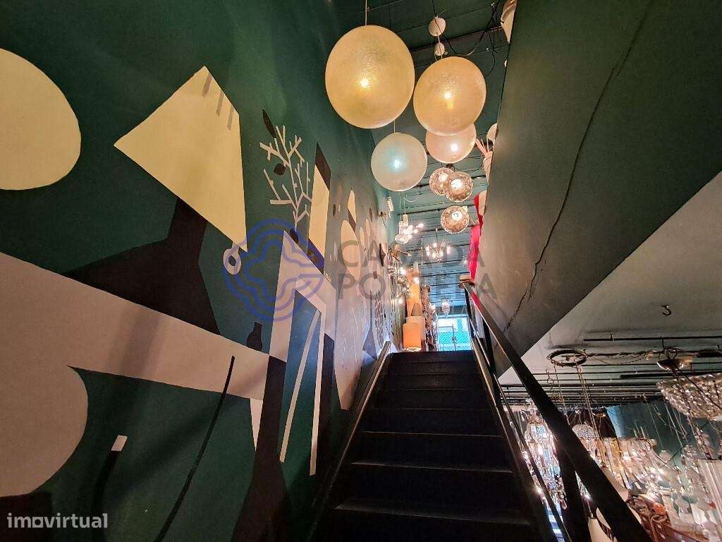 Prédio para venda na rua Miguel Bombarda - Grande imagem: 3/23