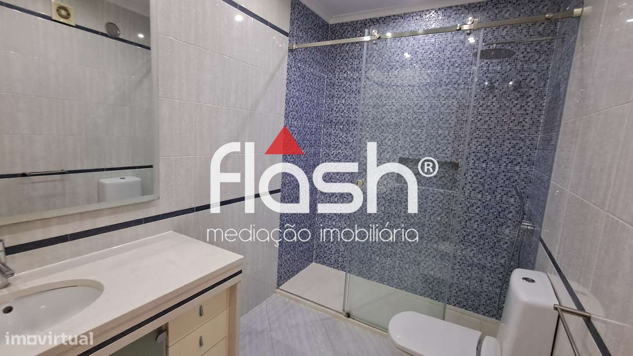 Apartamento T3 com 4 parqueamentos em Odivelas-26