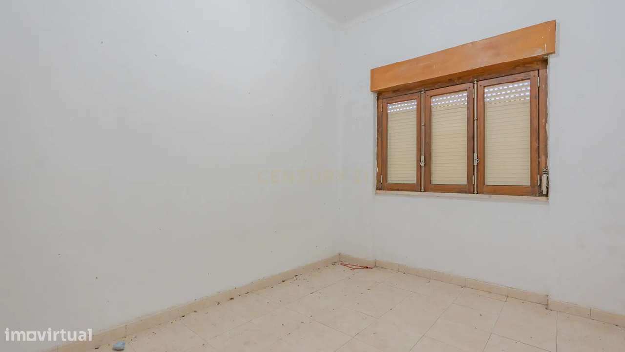 Moradia Isolada com Terreno de 1041 m² – Um Mundo de Possibilidades!-40
