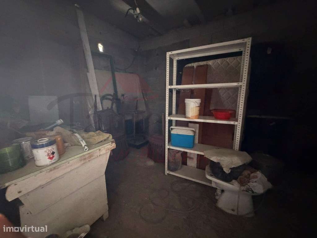 Moradia Térrea T1 para Restauro em Bustelo, Recarei-14