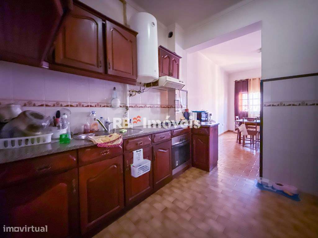 Apartamento T3 com sótão forrado, na zona norte da cidade - Grande imagem: 2/25