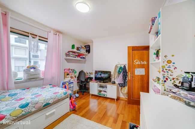 Apartamento T3, Mem Martins, com excelentes áreas,  de 2001-2