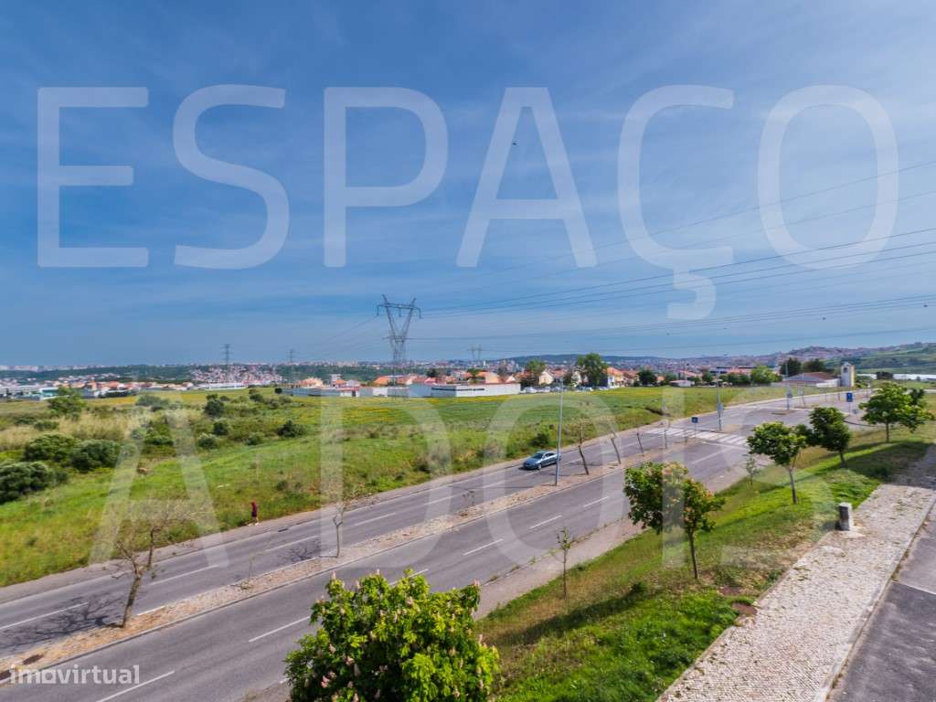 LOCALIZAÇÃO SOSSEGADA ! Bom Estado de Conservação! Parqueamento P/ ...-49