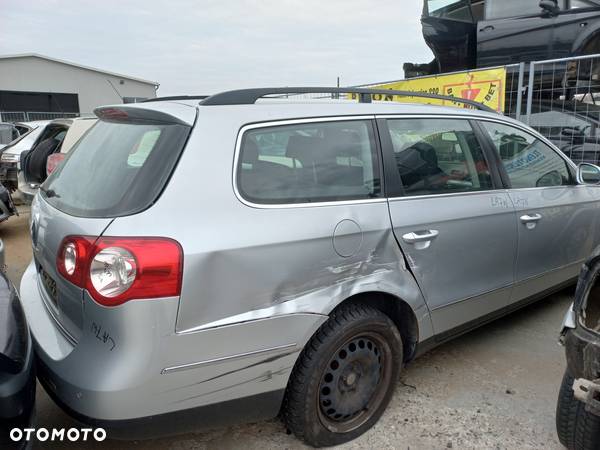 na części vw passat b6 04- z silnikiem 2.0 tdi o oznaczeniu bmp kod lakieru LA7W silnik palący - 8