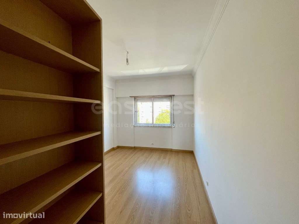 Apartamento T2 com áreas generosas e vista desafogada - Odivelas - Grande imagem: 2/30