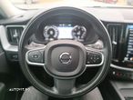 Volvo XC 60 B4 MHEV AT8 AWD Momentum Pro - 19