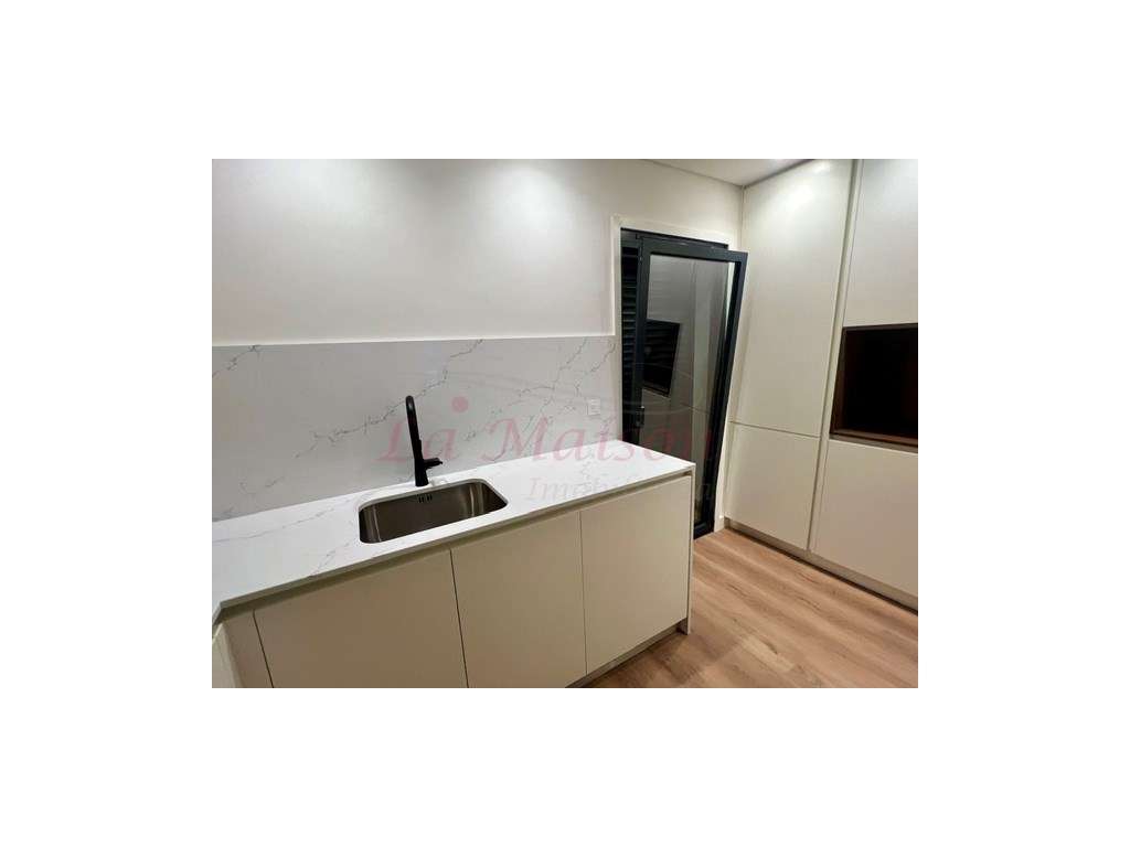 3 Apartamentos T2+1-26