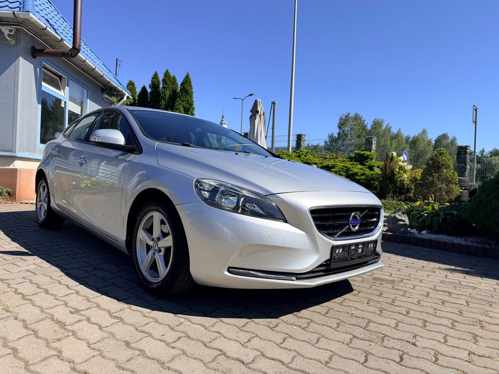 Volvo V40 II (2012-) D2 Momentum 2016