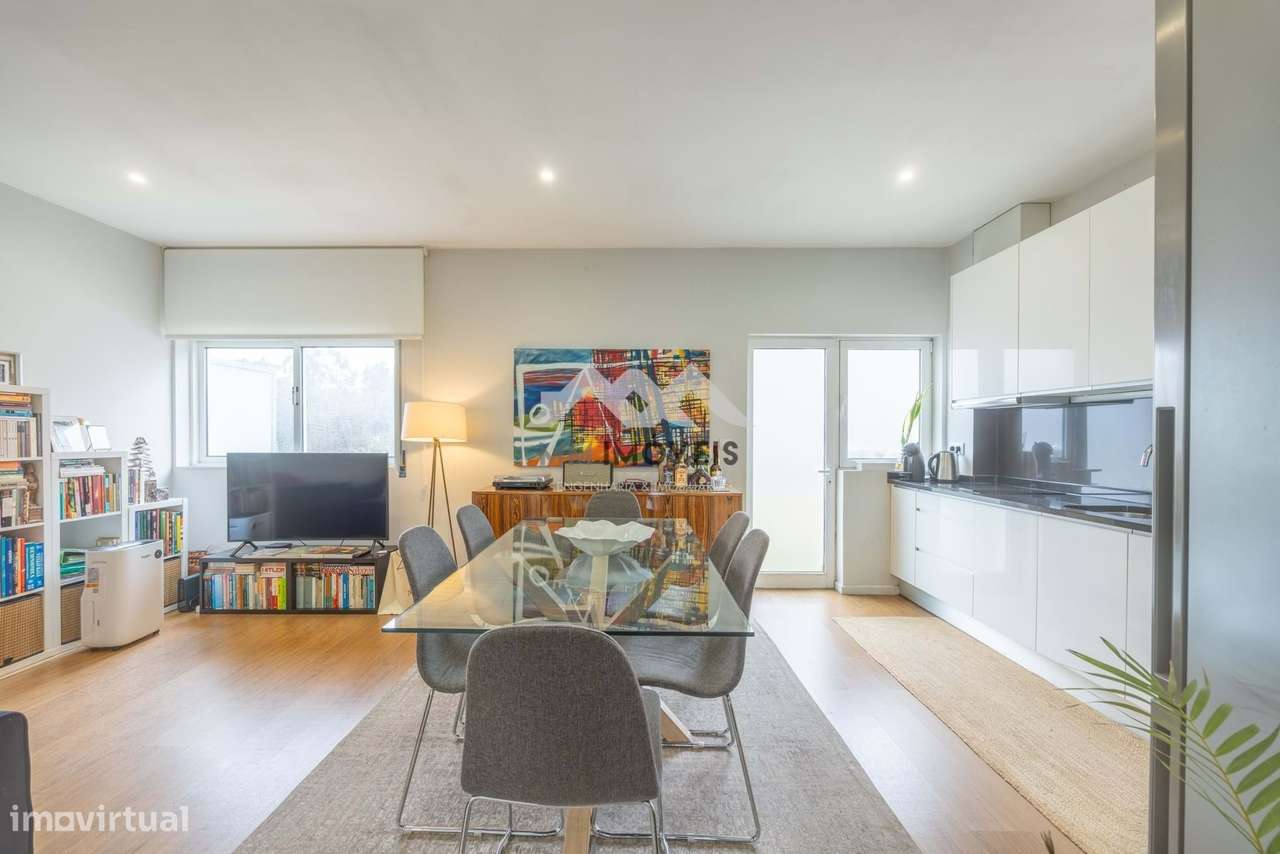 Andar Moradia T2 | Renovado | Varandas | 3 Frentes | Garagem 65m²-1