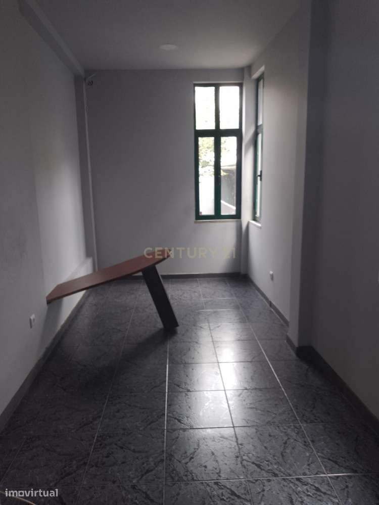 Apartamento T2 com Quintal, Projeto Aprovado para Comércio - Grande imagem: 5/6