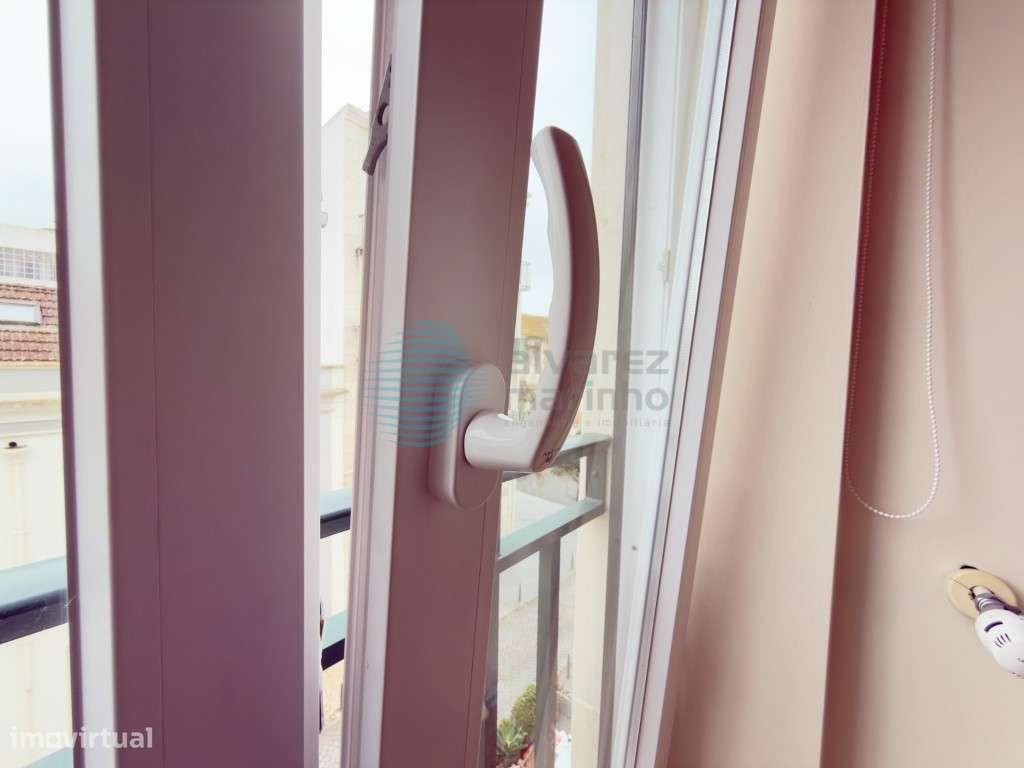 Apartamento T5, com 3 varandas, 2 lugares de estacionamento e Arrec...-40