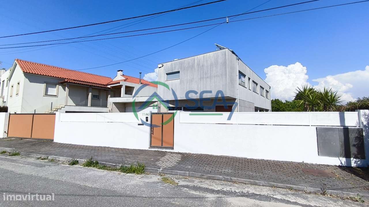 Moradia T6 com grande terreno, Meadela-4