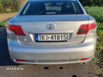 Toyota Avensis 2.0 Premium - 10