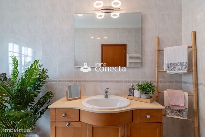 Moradia Geminada T4 com churrasqueira na Marinha Grande - Leiria-44