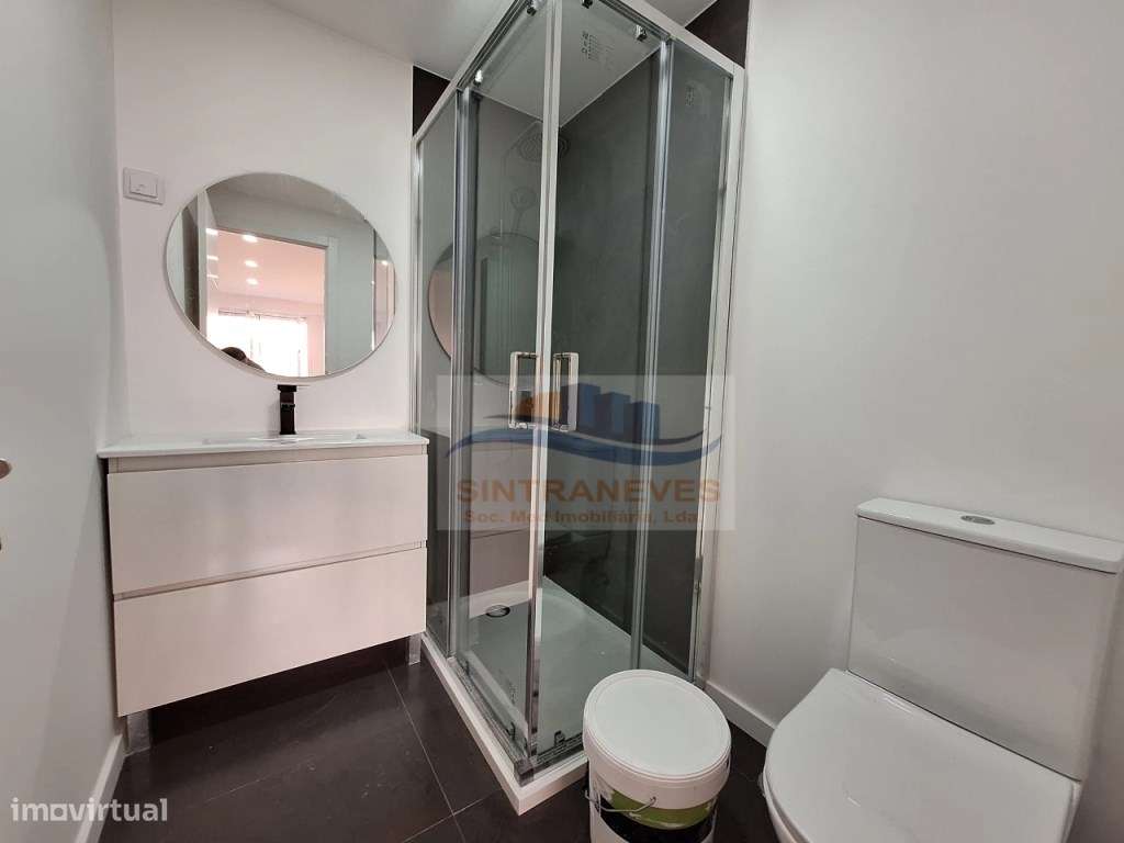 Apartamento T2 totalmente remodelado na Praceta Infante Dom Pedro-2