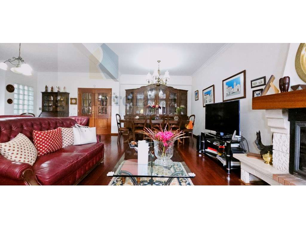 Moradia T5 com jardim privado e garagem !!-26