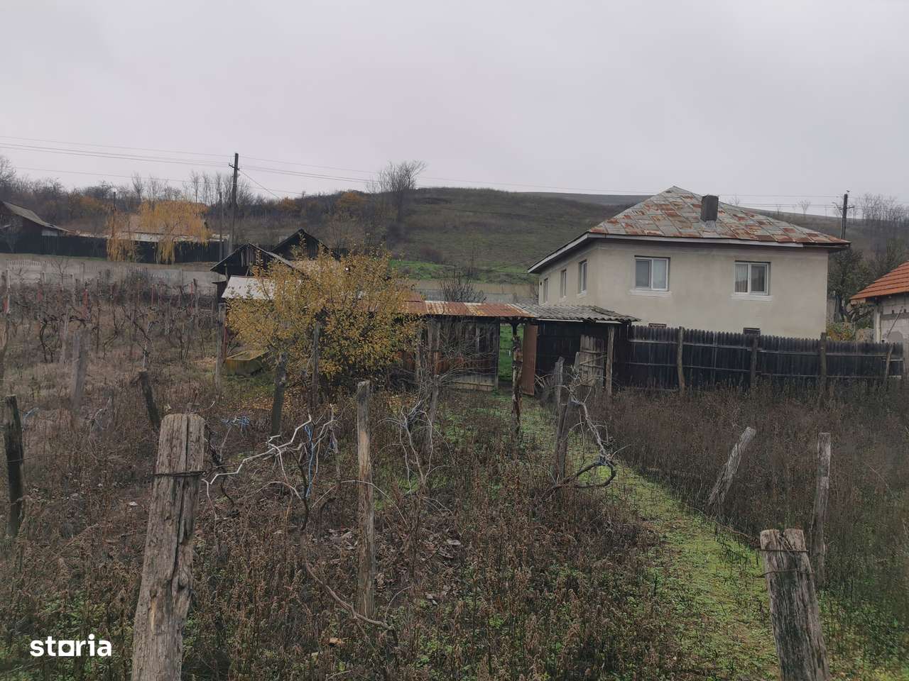 Casă din cărămidă, 6 camere, teren 7000mp, acces asfaltat-6