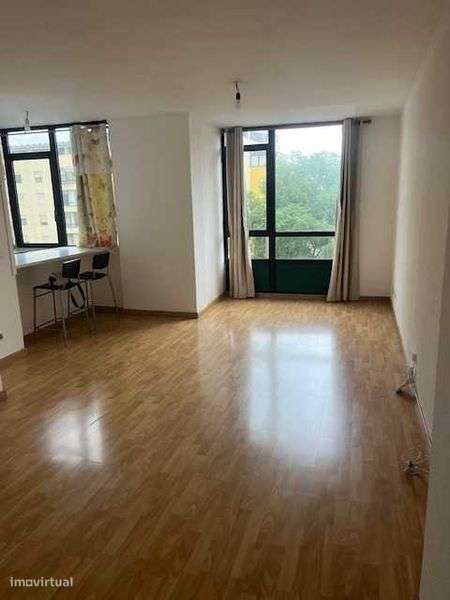 T1 em Monte Abraão - Queluz - Grande imagem: 4/10